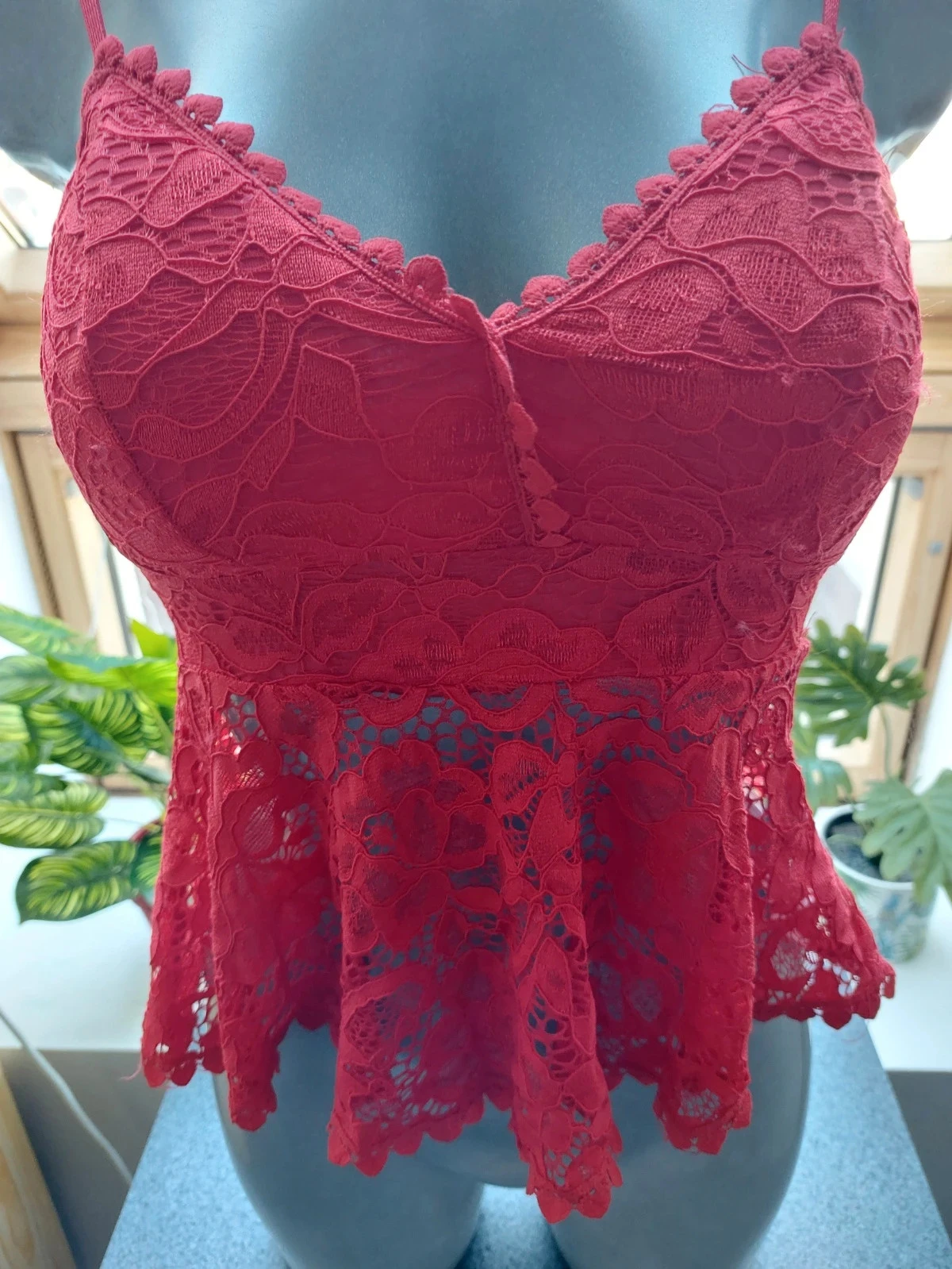 Top de renda vermelho da marca New Look tamanho 34 – photo 2